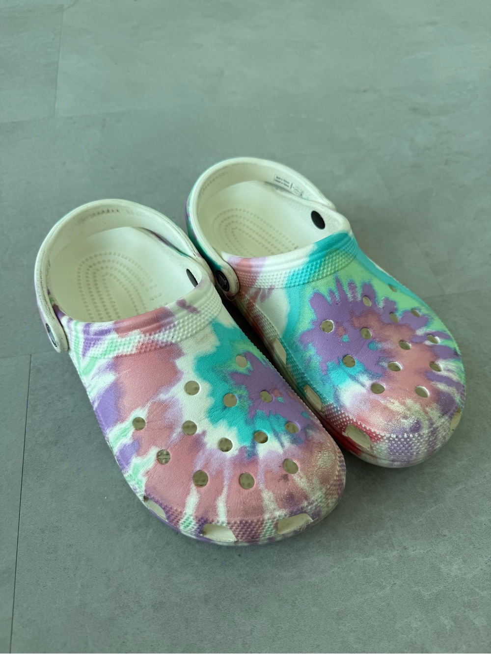 CROCS classic tie dye clogs in fresco multi